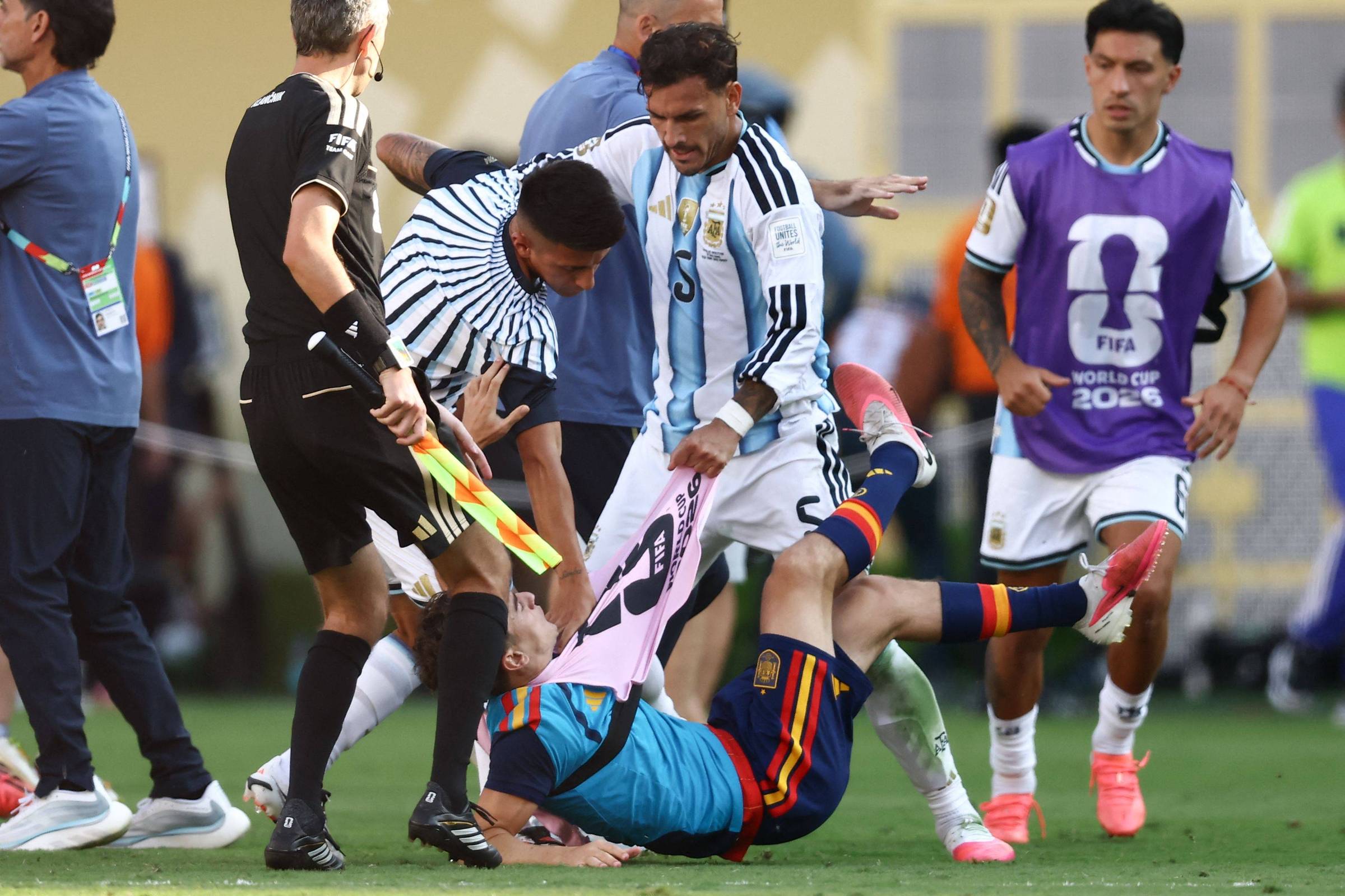FIFA abre investigação sobre confronto após a final da Copa do Mundo de 2026