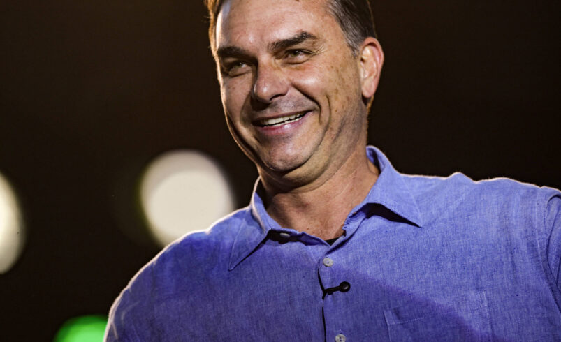 Flávio considera prorrogar busca por vice até 15 de agosto de 2026