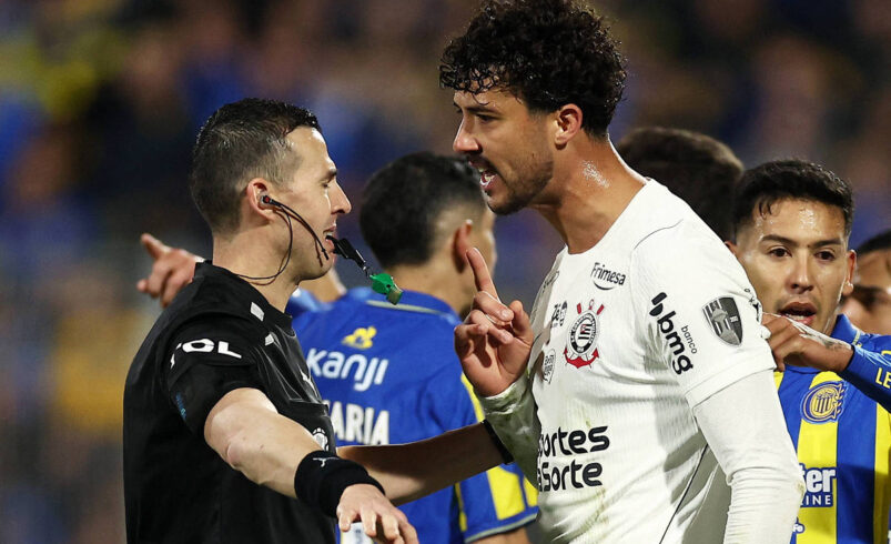 Futebol Clube Enfrenta Desafios em Competição Atual